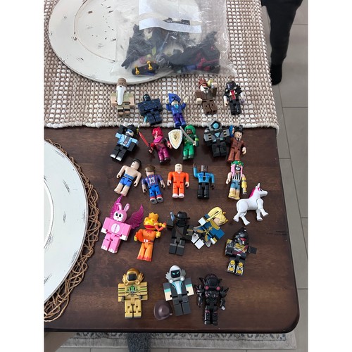Roblox action figure lot - roblox, 20+